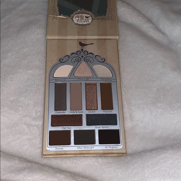 Pretty vulgar eyeshadow palette - Picture 2 of 2